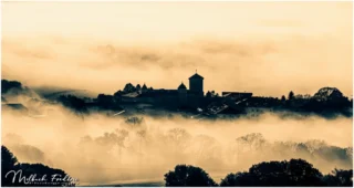 Bardos dans le brouillard